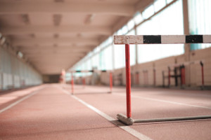 Obstacles sur une piste de course